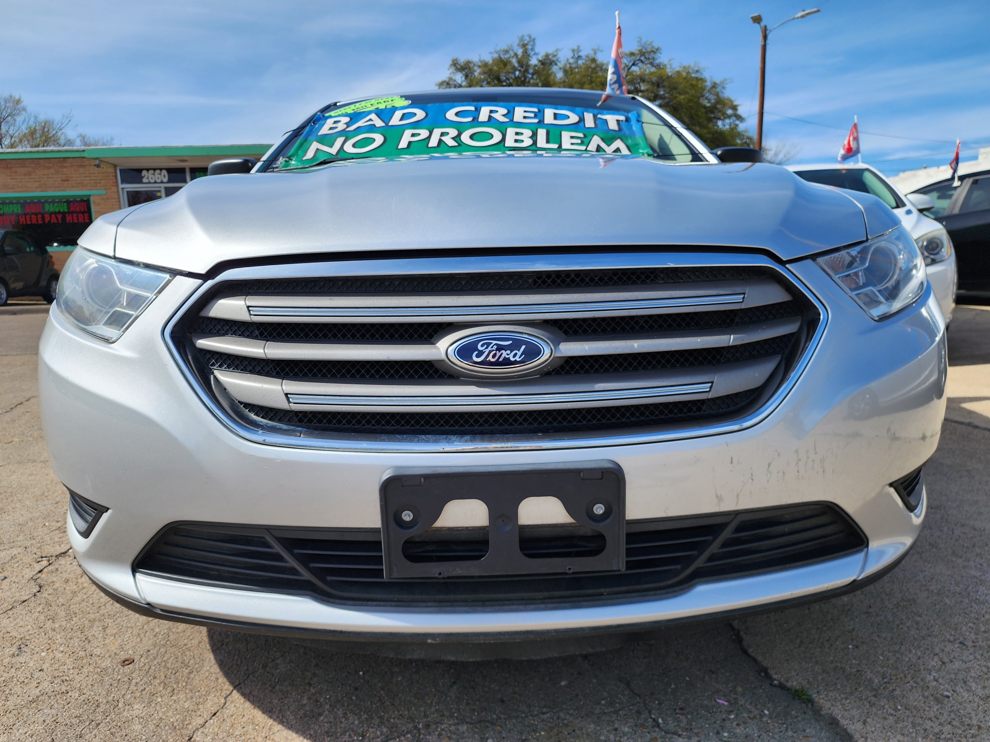2015 Ford Taurus SE (1FAHP2D84FG) with an 3.5L V6 DOHC 24V engine, 6-Speed Automatic transmission, located at 2660 S.Garland Avenue, Garland, TX, 75041, (469) 298-3118, 32.885387, -96.656776 - Welcome to DallasAutos4Less, one of the Premier BUY HERE PAY HERE Dealers in the North Dallas Area. We specialize in financing to people with NO CREDIT or BAD CREDIT. We need proof of income, proof of residence, and a ID. Come buy your new car from us today!! This is a very well cared for 2015 FO - Photo #9